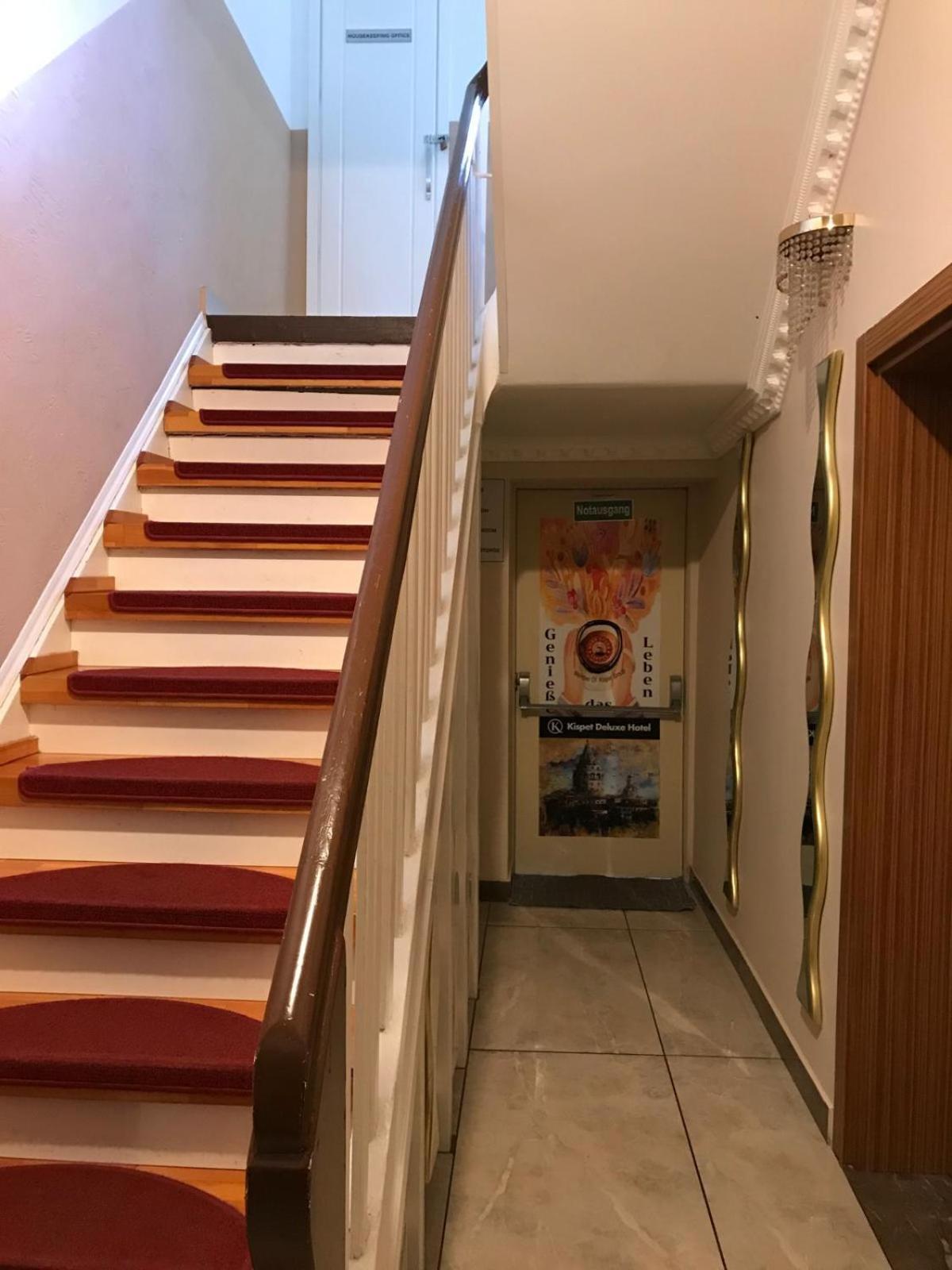 Kispet Deluxe Hotels&Suites Oberhausen  Eksteriør billede